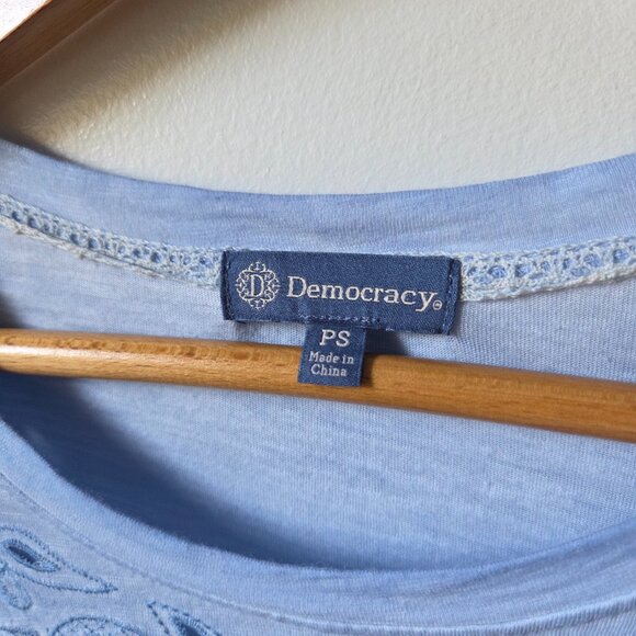 EUC DEMOCRACY BLUE EMBROIDERED TOP BELL SLEEVES SIZE PETITE SMALL - Picture 10 of 13
